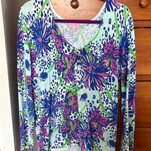Lilly Pulitzer v- neck cotton sweater size XL. Perfect for spring weather!